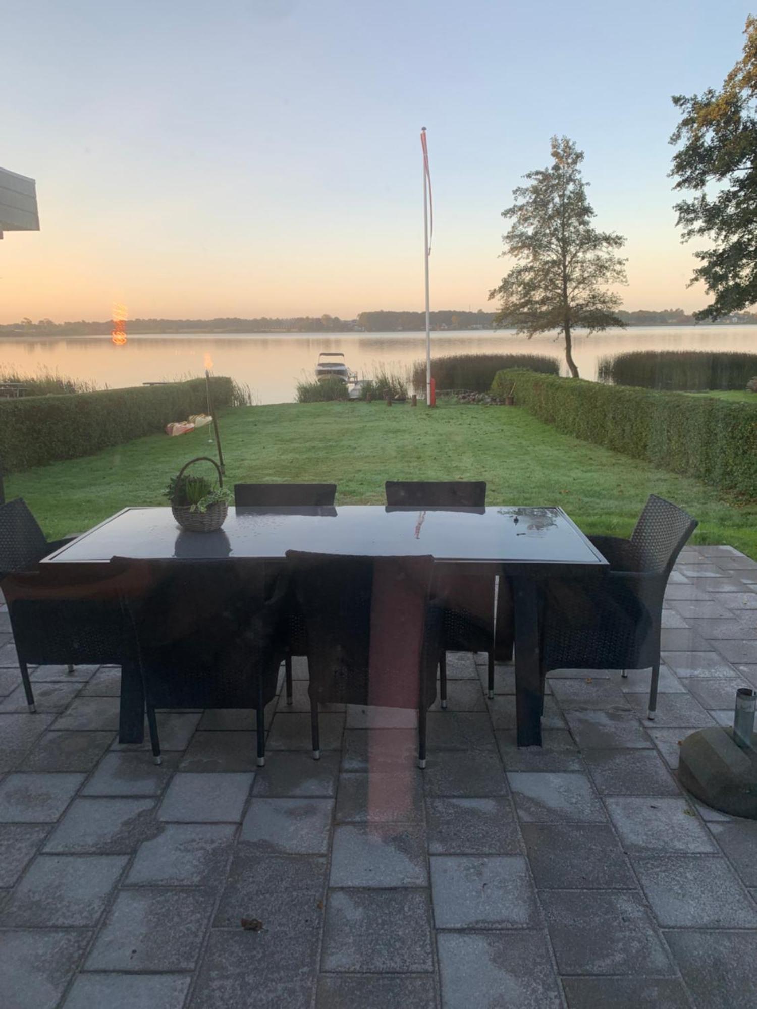 Huset Ved Soen Taet Pa Herning Og Mch Og Boxen 90 M2 Sunds Luaran gambar