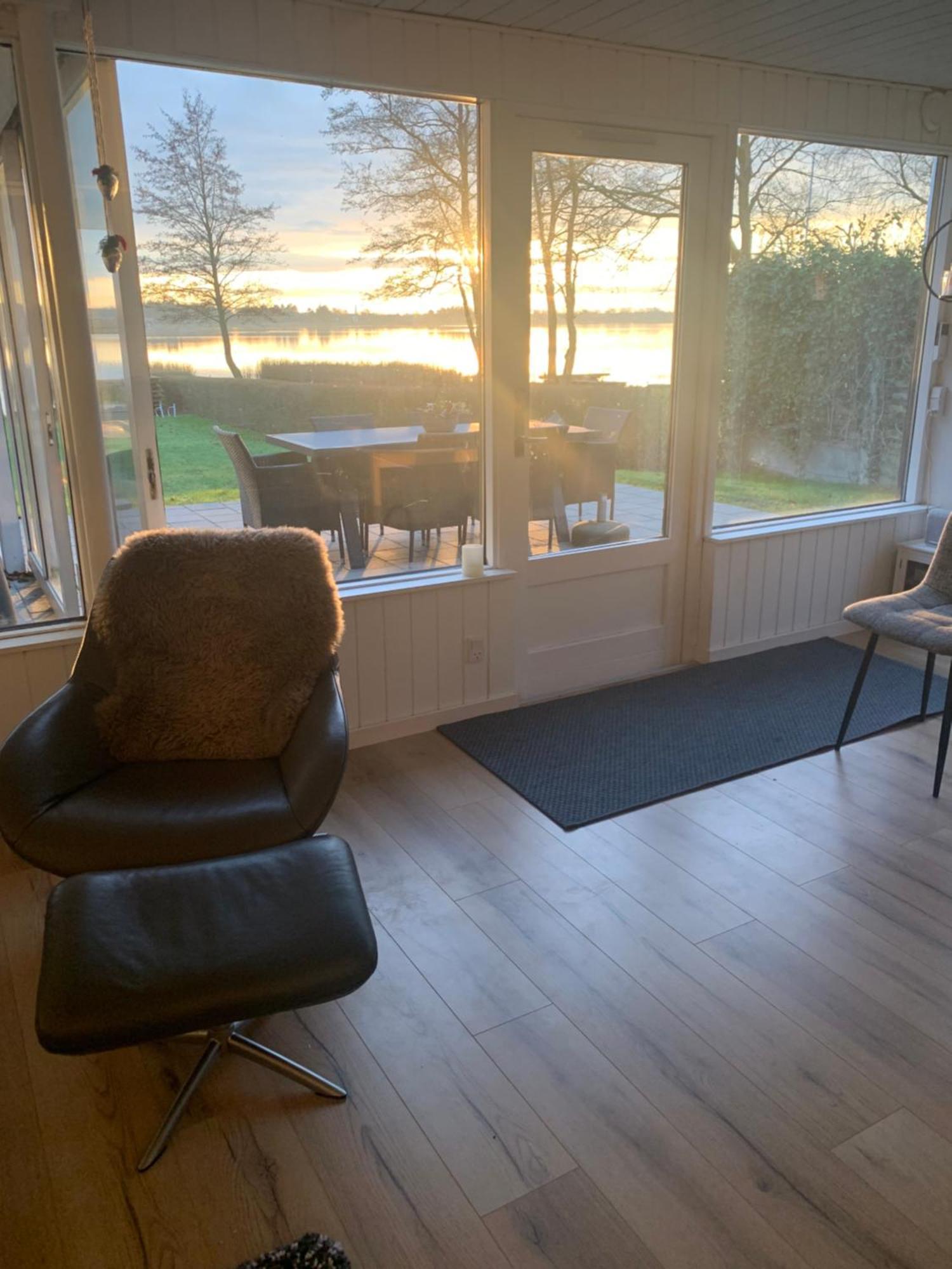 Huset Ved Soen Taet Pa Herning Og Mch Og Boxen 90 M2 Sunds Luaran gambar