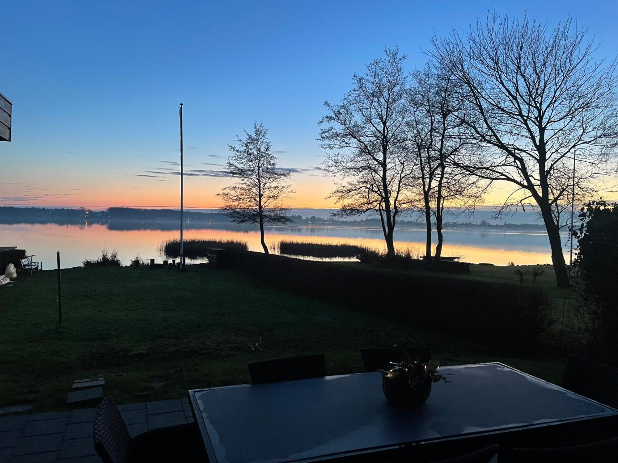 Huset Ved Soen Taet Pa Herning Og Mch Og Boxen 90 M2 Sunds Luaran gambar