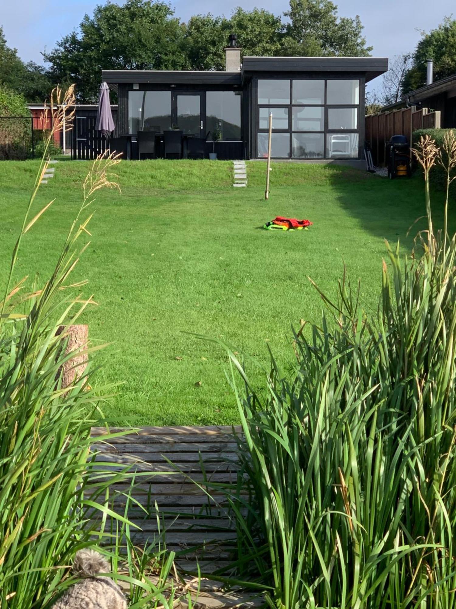 Huset Ved Soen Taet Pa Herning Og Mch Og Boxen 90 M2 Sunds Luaran gambar