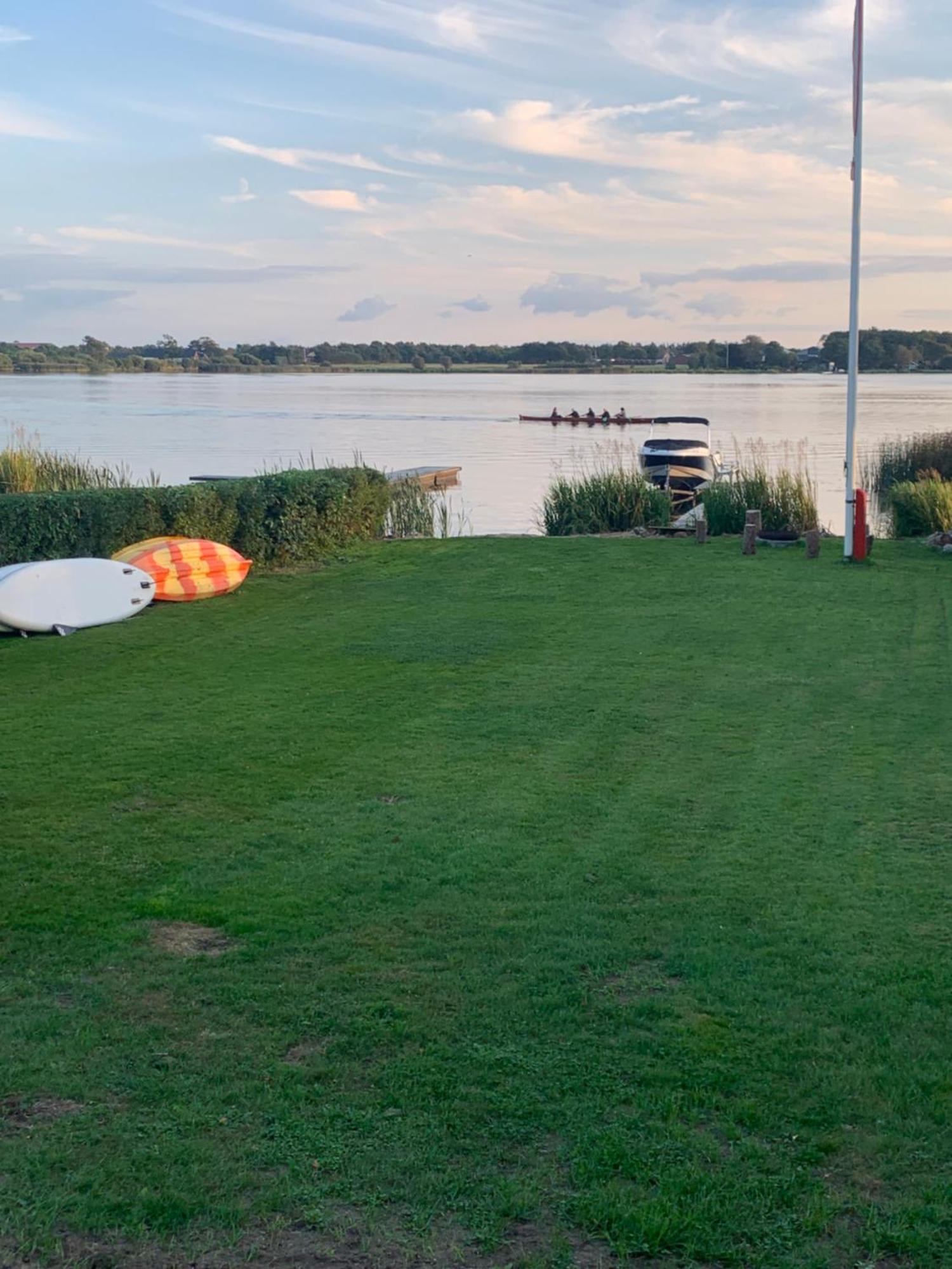 Huset Ved Soen Taet Pa Herning Og Mch Og Boxen 90 M2 Sunds Luaran gambar